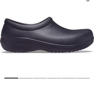 Crocs slip on Unisex Men’s 7 Women’s 9